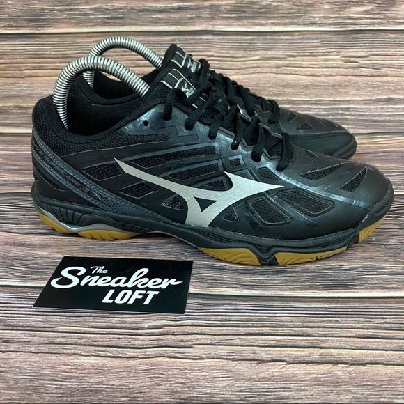 mizuno wave hurricane 3